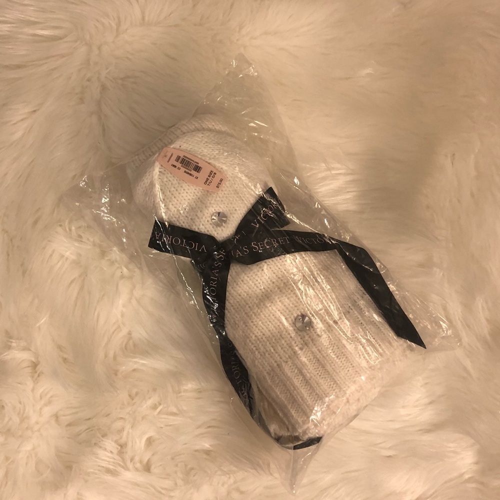 Victoria’s Secret brand new winter scarf